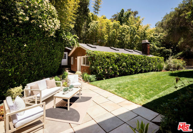 508 GLEN Trail, Topanga CA: https://media.crmls.org/mediaz/5ad7b1cf-b196-4af4-b6e2-d8eb75300d12.jpg