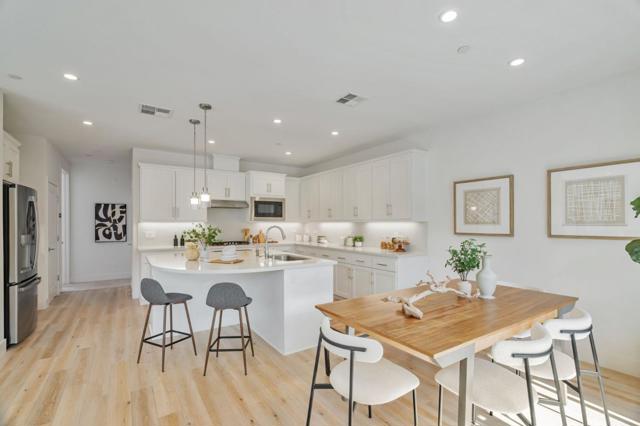 2930 Boyter Place, Santa Clara CA: https://media.crmls.org/mediaz/5ad7b766-3546-4bb8-be1f-4ef4f47f4221.jpg