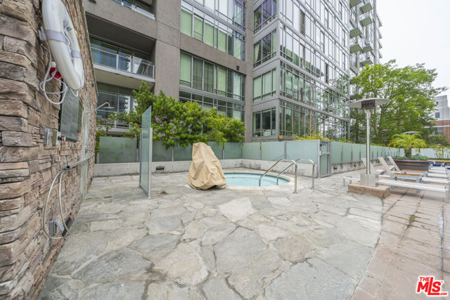 1100 S Hope Street, Los Angeles CA: https://media.crmls.org/mediaz/5ad7ec7c-791d-4dbb-bdf3-026ef31652d8.jpg