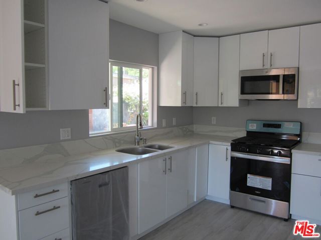 6837 Lubao Avenue, Winnetka CA: https://media.crmls.org/mediaz/5ad82fd6-8823-4361-8f99-6db750695259.jpg