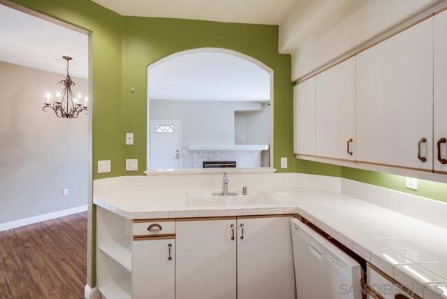 12079 Tivoli Park Row, San Diego CA: https://media.crmls.org/mediaz/5ad84174-a393-4632-815f-14976621d5af.jpg