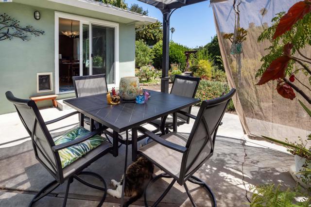 4670 Eggers Dr, Fremont CA: https://media.crmls.org/mediaz/5ad8a9af-36e5-4a2e-9e30-8a0ea7f8f0d3.jpg