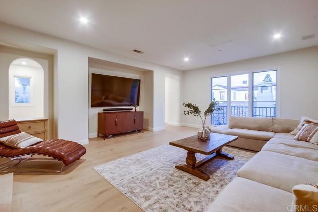 Detail Gallery Image 43 of 70 For 8308 Top O the Morning Way, San Diego,  CA 92127 - 5 Beds | 5/1 Baths