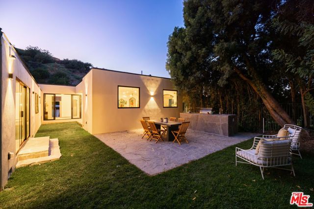 3546 Weslin Avenue, Sherman Oaks CA: https://media.crmls.org/mediaz/5ad8f432-d71e-4e97-8d36-a7527eb0323d.jpg