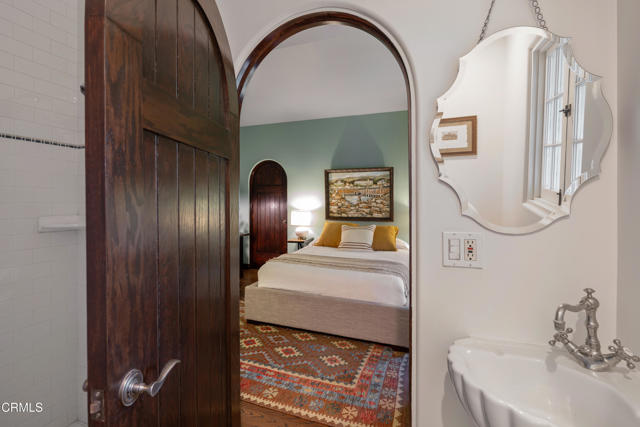 1024 Prospect Boulevard, Pasadena CA: https://media.crmls.org/mediaz/5ad8f661-ff3c-48a5-a10a-afc336de60cd.jpg