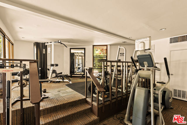 950 N Kings Road, West Hollywood CA: https://media.crmls.org/mediaz/5ad91bb8-a0ab-45d7-b46b-9b4e91a35dd2.jpg