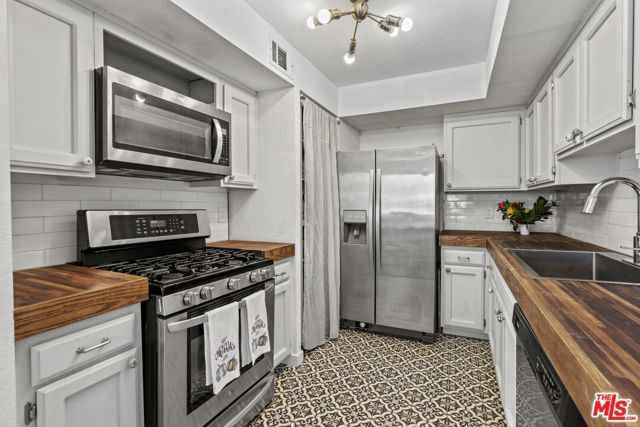 150 Majestic Court, 1011 photo 8