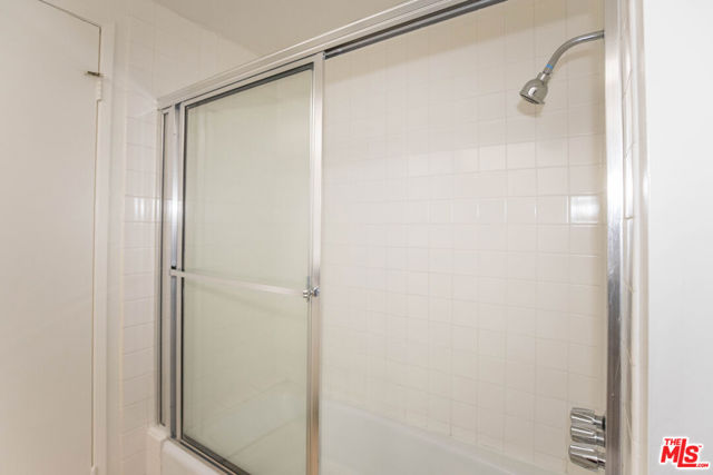 410 S Barrington Avenue, Los Angeles CA: https://media.crmls.org/mediaz/5ad9282d-0e19-4bad-9ab8-3e9f2bf82300.jpg