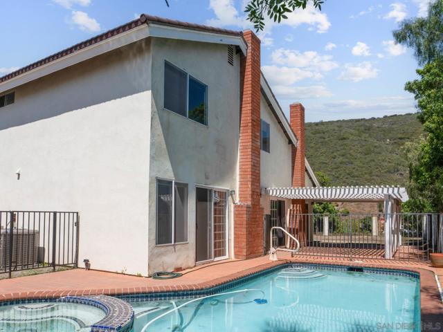 13810 Riverhead Ct, San Diego CA: https://media.crmls.org/mediaz/5ad933b9-1d13-4b60-90ec-692a07f6225e.jpg