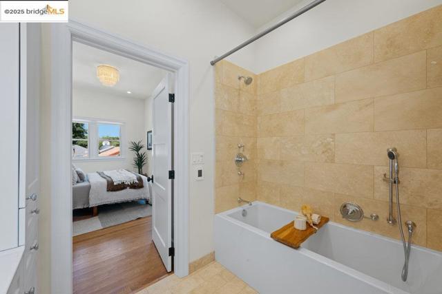 1420 Stannage Ave, Berkeley CA: https://media.crmls.org/mediaz/5ad95db5-5e94-4fea-b42a-bc6717502910.jpg