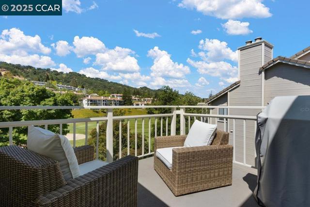 5593 Terra Granada Dr, Walnut Creek CA: https://media.crmls.org/mediaz/5ad9a08b-18fa-4703-8bed-ffe54e985ba1.jpg