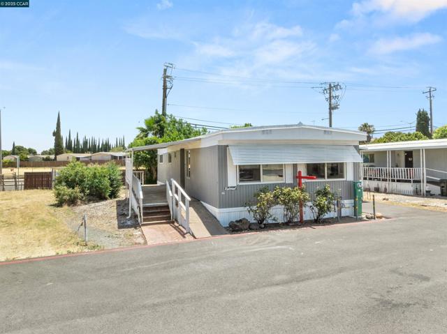 3301 Buchanan Road, Antioch CA: https://media.crmls.org/mediaz/5ad9d89b-3915-4b00-b88a-e545d0d5f683.jpg