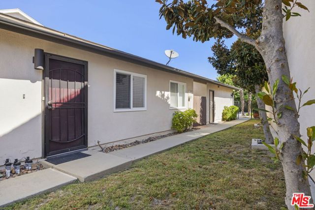6005 Hackers Lane, Agoura Hills CA: https://media.crmls.org/mediaz/5ad9e596-6419-46c2-aa27-4c298781483e.jpg