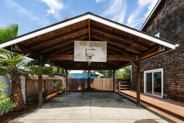639 Douglas Avenue, Redwood City CA: https://media.crmls.org/mediaz/5ad9f804-b985-4152-bb39-1fb9fb5a9d9f.jpg