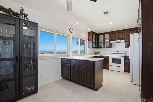 Detail Gallery Image 13 of 46 For 17347 Plaza Maria, San Diego,  CA 92128 - 2 Beds | 2 Baths