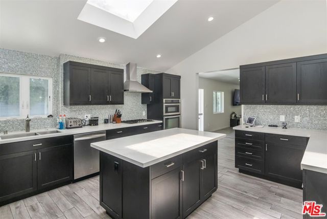 3136 Floye Drive, Los Angeles CA: https://media.crmls.org/mediaz/5adac080-6a26-40c6-9a7c-f5b5e7def34a.jpg
