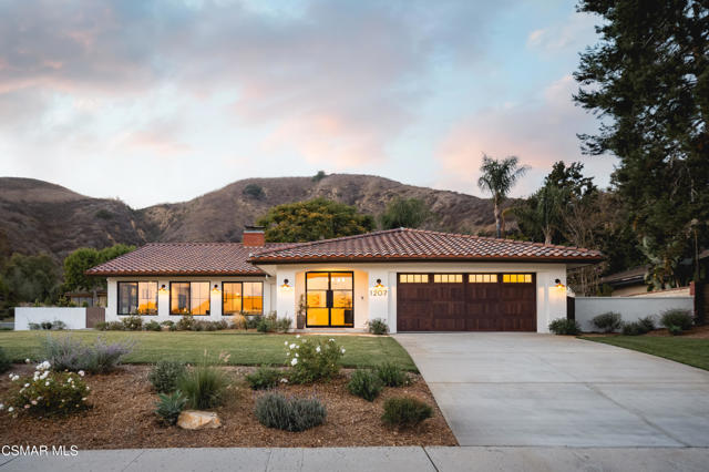 1207 Westridge Drive, Ventura CA: https://media.crmls.org/mediaz/5adac7d4-6bae-4d9d-9833-a384cc8dd5c1.jpg