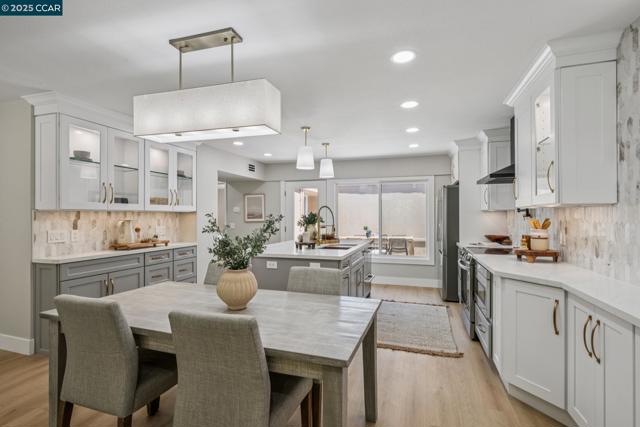 1736 Golden Rain Rd, Walnut Creek CA: https://media.crmls.org/mediaz/5adafd00-0a92-49c7-9c1d-9135521eea5d.jpg