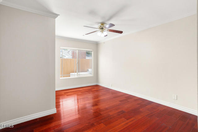 4841 Crown Avenue, La Canada Flintridge CA: https://media.crmls.org/mediaz/5adb9264-243e-4bf6-8a79-5e3c0273cd02.jpg