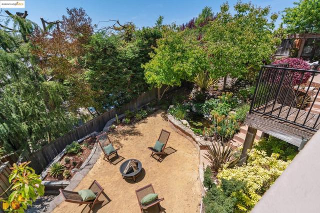 16032 Broadway Ter, Oakland CA: https://media.crmls.org/mediaz/5adb9d2a-0606-4c10-8440-fe4ec2ad12c6.jpg