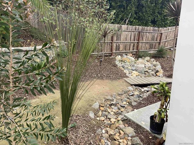 455 Glenncrest Dr, Solana Beach CA: https://media.crmls.org/mediaz/5adbf12f-4122-434a-861a-05125291708e.jpg