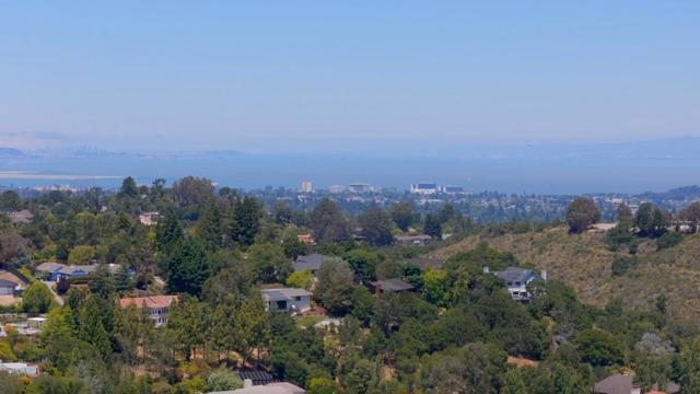 128 Rosewood Lane Lane, San Mateo CA: https://media.crmls.org/mediaz/5adbf30c-6406-4a5e-ba3f-64eaac4f3852.jpg