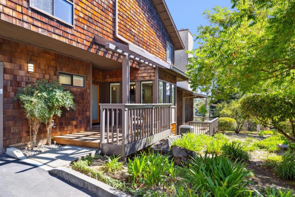 3 Carriage Court
