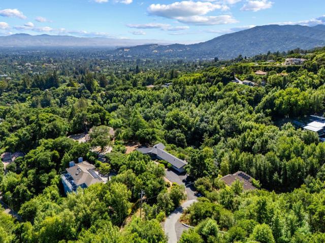 16451 Wood Acres Road, Los Gatos CA: https://media.crmls.org/mediaz/5adc6d8a-b357-4daa-8c64-619f9beda2ce.jpg