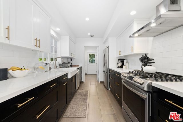3443 Mandeville Canyon Road, Los Angeles CA: https://media.crmls.org/mediaz/5adca43e-a617-4744-9640-9b1e40523319.jpg