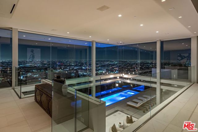 9150 Oriole Way, Los Angeles CA: https://media.crmls.org/mediaz/5adca5c0-1015-45e2-b2eb-f969740711ae.jpg