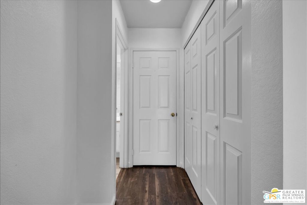 https://media.crmls.org/mediaz/5adcaedc-355c-4182-9ea8-f54e98fe7ab6.jpg?preset=X-Large