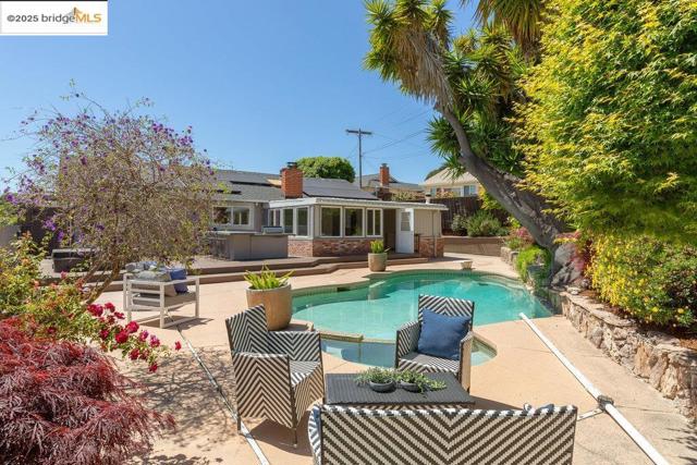 3308 Ahern CT, Richmond CA: https://media.crmls.org/mediaz/5adcf95c-17d3-437d-9e69-2497d05f8a7a.jpg