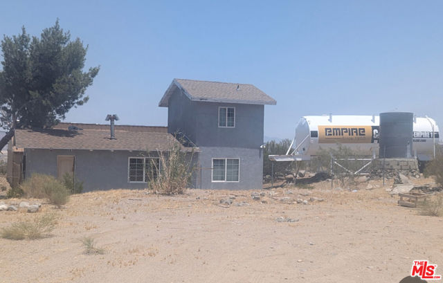 31576 Emerald Road, Lucerne Valley CA: https://media.crmls.org/mediaz/5add4384-7d7b-45ed-97ae-3f190a64b0b0.jpg