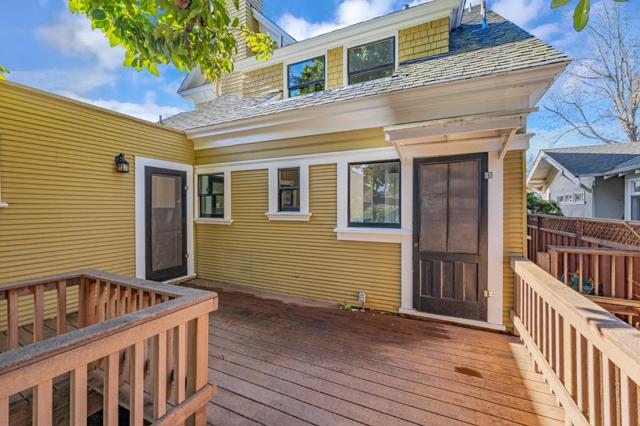 333 Waverley Street, Palo Alto CA: https://media.crmls.org/mediaz/5add711f-dff3-4f53-9d12-425be8fc680c.jpg
