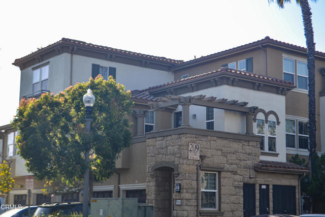 209 Riverdale Court, Camarillo CA: https://media.crmls.org/mediaz/5add8749-5aa4-4f54-b6cd-c248b2b7e289.jpg