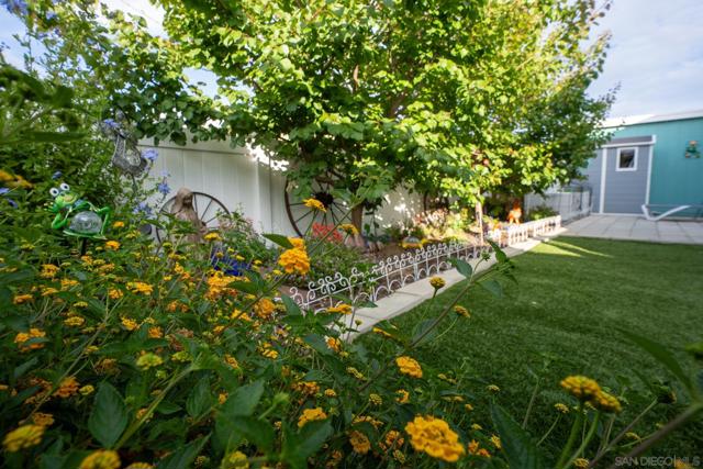1212 H St, Ramona CA: https://media.crmls.org/mediaz/5addd89d-a04d-44e9-b775-77cee3538cc6.jpg