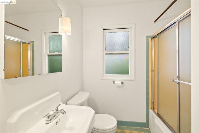 1718 Bancroft Way, Berkeley CA: https://media.crmls.org/mediaz/5addd8a7-192f-4db5-8cc4-cb44cde48441.jpg