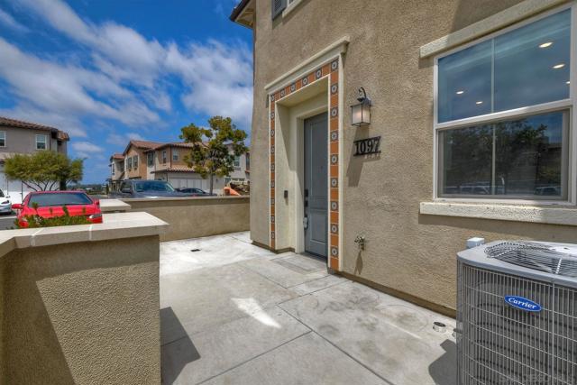 1097 Delpy View Point, Vista CA: https://media.crmls.org/mediaz/5adde311-1764-48fb-805c-6ae6b526bef4.jpg