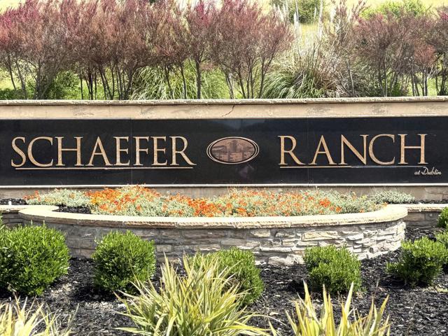 7862 Ridgeline Place, Dublin CA: https://media.crmls.org/mediaz/5ade2908-45b4-4c9d-bd06-00779dd43f3c.jpg