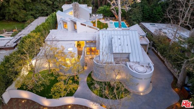 720 Brooktree Road, Los Angeles CA: https://media.crmls.org/mediaz/5ade311c-1c43-4c40-a50e-9199f42eb1e2.jpg