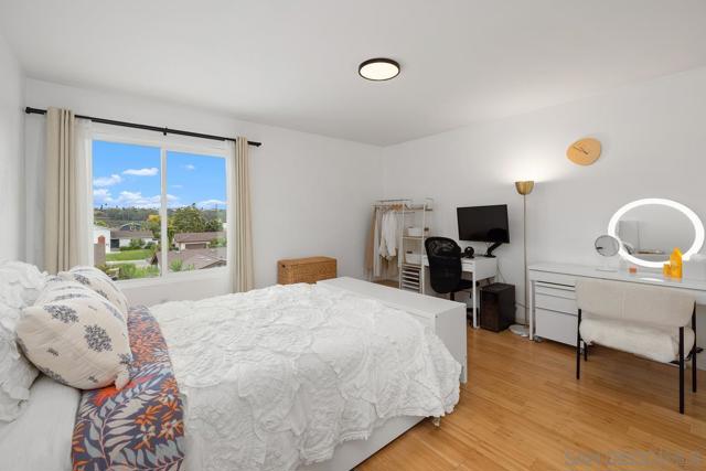 7614 Volclay Dr, San Diego CA: https://media.crmls.org/mediaz/5ade3e1b-33cd-4f78-874a-343b0fd350f5.jpg
