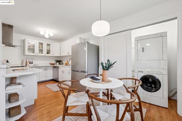 2028 Damuth St, Oakland CA: https://media.crmls.org/mediaz/5ade65c0-e3e8-4fbe-9ff5-37f795aba457.jpg