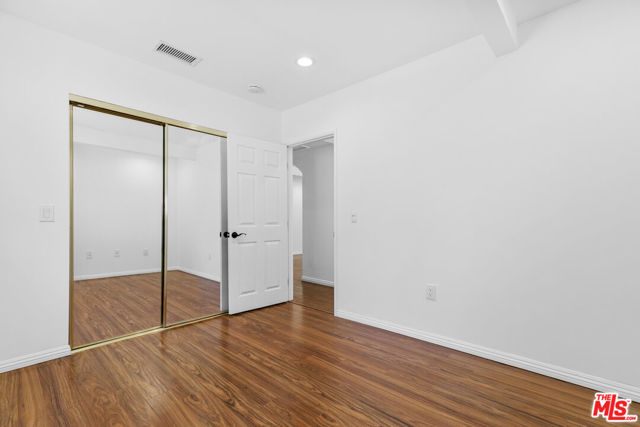 4949 San Feliciano Drive, Woodland Hills CA: https://media.crmls.org/mediaz/5ade71d9-e771-4992-8795-2a7b56eb3885.jpg