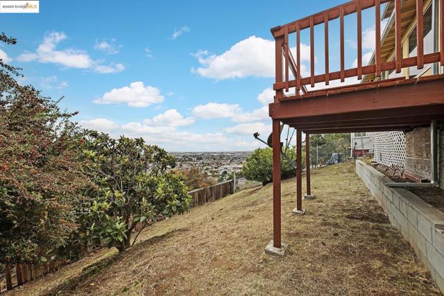 6933 Simson Street, Oakland CA: https://media.crmls.org/mediaz/5adef7ea-01e9-4101-aac3-f7ea5bf624df.jpg