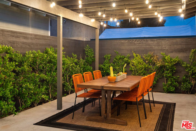 3326 La Clede Avenue, Los Angeles CA: https://media.crmls.org/mediaz/5adef8ed-c866-435c-8a94-4656821e2eb7.jpg