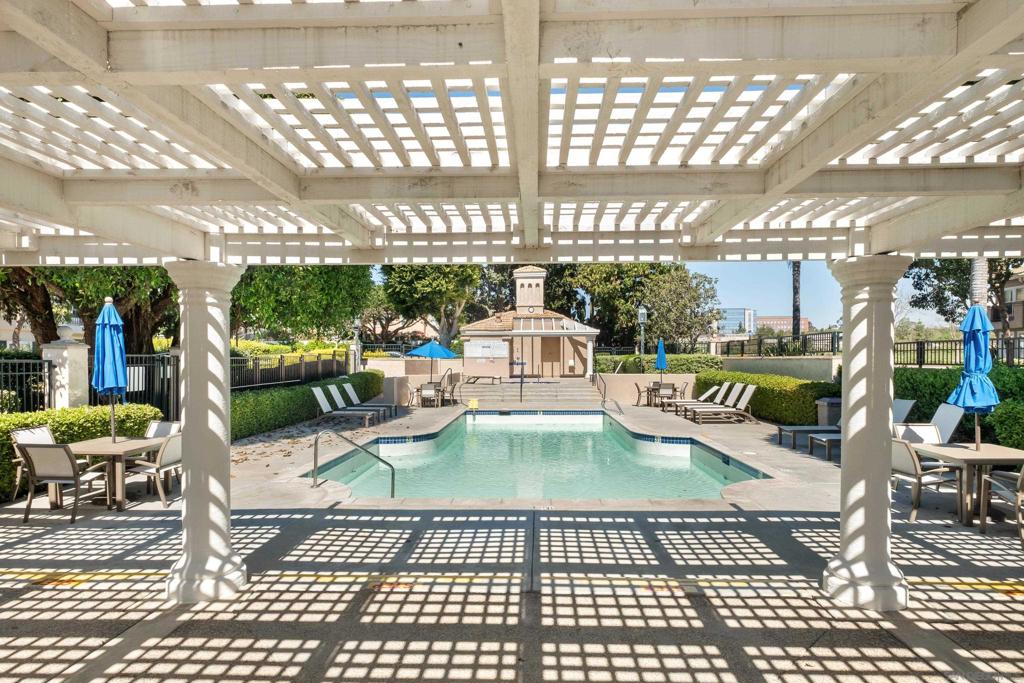 7275 Calabria Court - photo 3