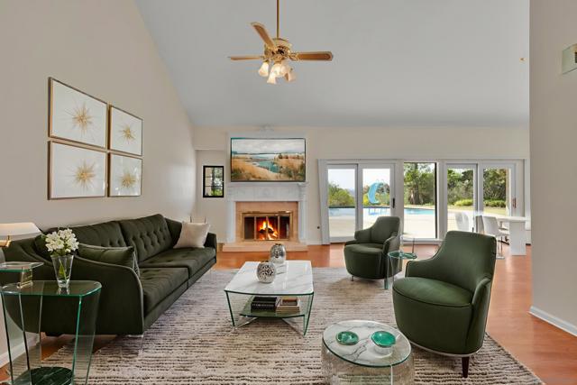 15235 Crestview Ct, Poway CA: https://media.crmls.org/mediaz/5adf837f-3fb5-4984-9698-4dc6cfed7b46.jpg