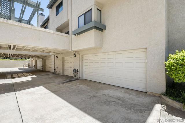 9997 Paseo Montril, San Diego CA: https://media.crmls.org/mediaz/5adf9799-587a-435f-b7a4-f54f2e23b0b1.jpg