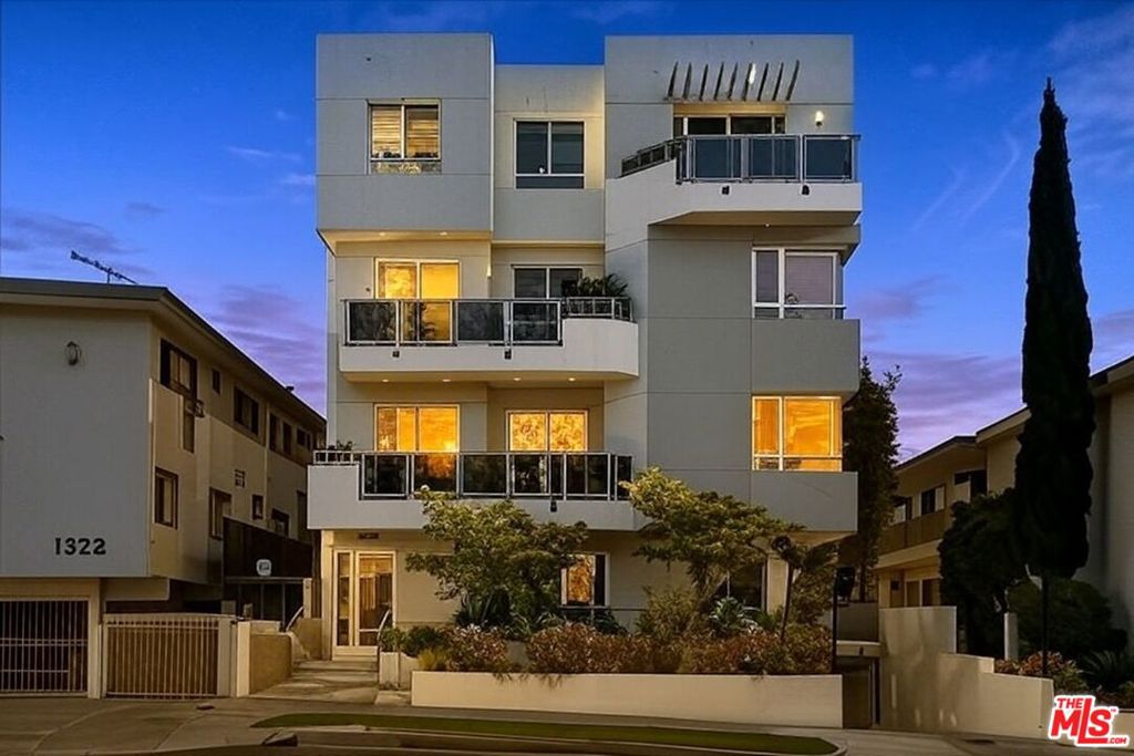 1326 S Centinela Avenue #103