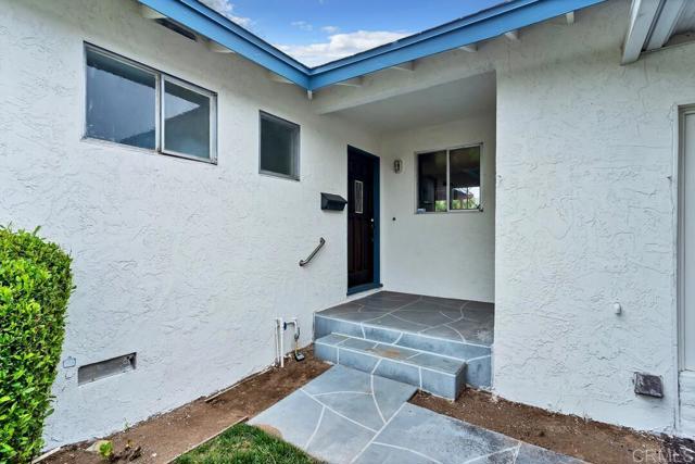 Detail Gallery Image 2 of 26 For 918 Virginia Ln, Escondido,  CA 92027 - 3 Beds | 1/1 Baths